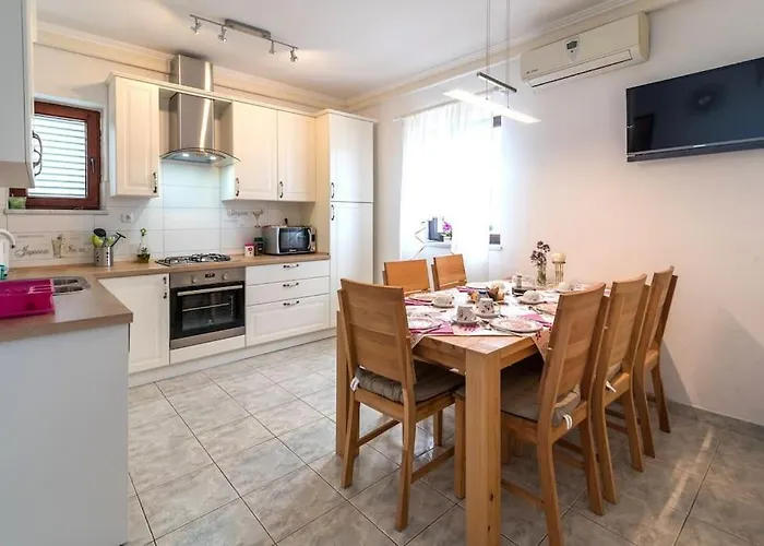 Апартаменты Visnja 1 - With Private Pool And Seaview *